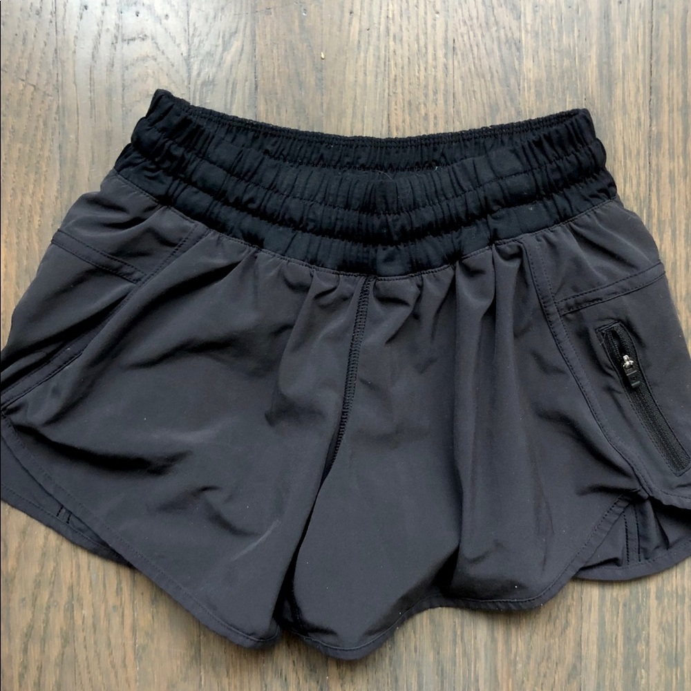 lululemon Tracker Short V 
4"